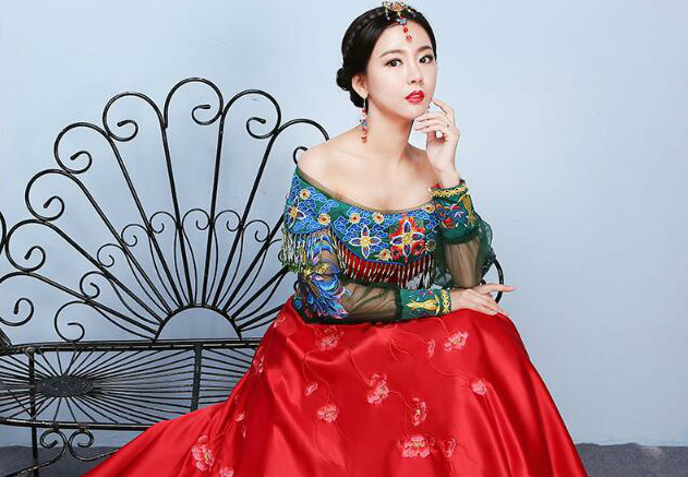 中国风刺绣新娘礼服中式婚礼礼服