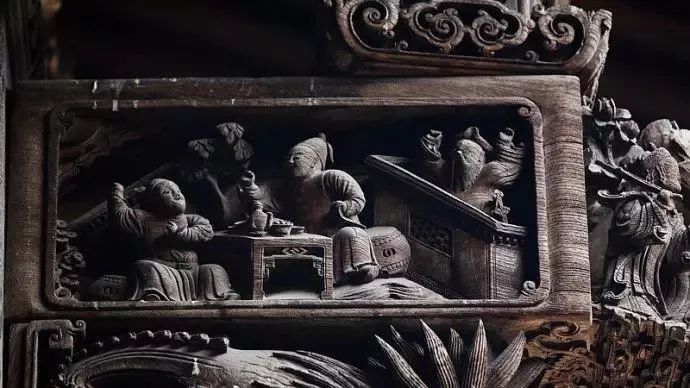 品味木雕艺术：感受中式老房的匠心之美！