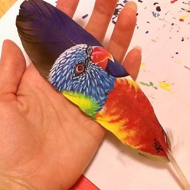 艺术源于生活：惊艳的彩绘羽毛!