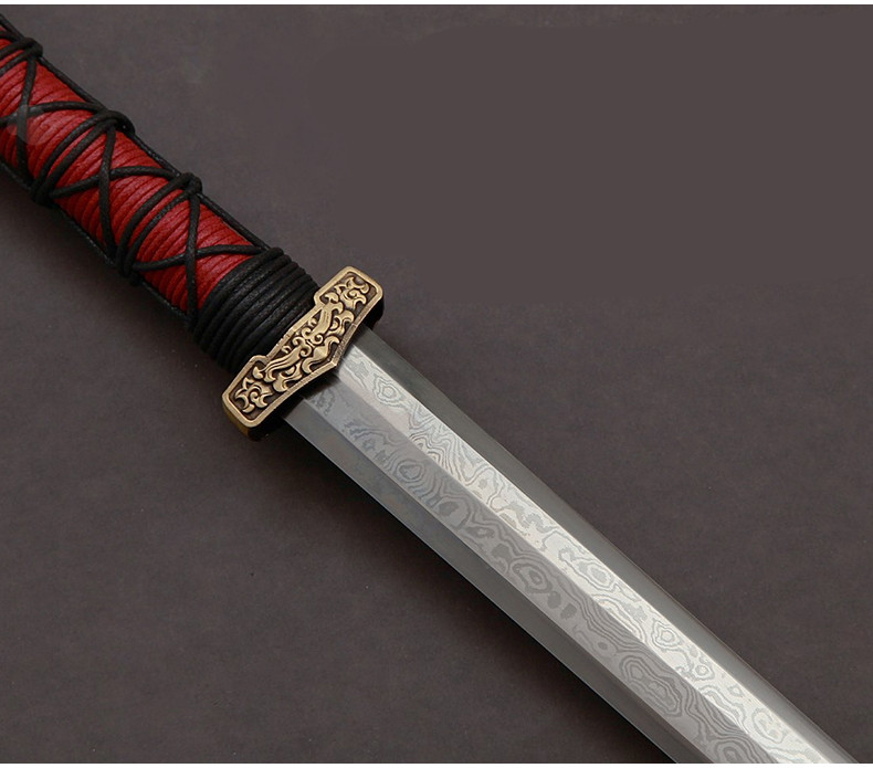螭虎汉剑铜装紫檀小剑，王权象征螭虎纹短剑兵