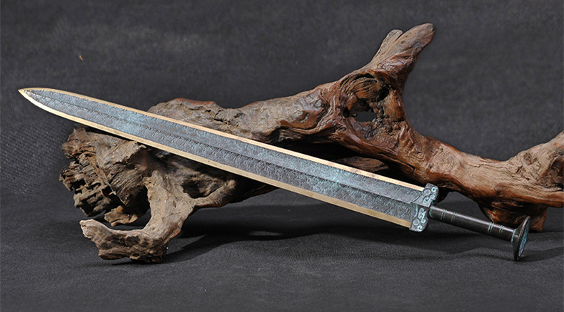 越王勾践剑青铜剑，仿古兵器宝剑图片