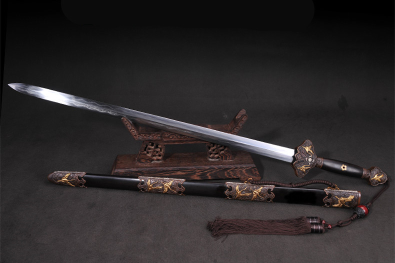 仙鹤剑花纹钢覆土烧刃宝剑，工艺礼品剑长款