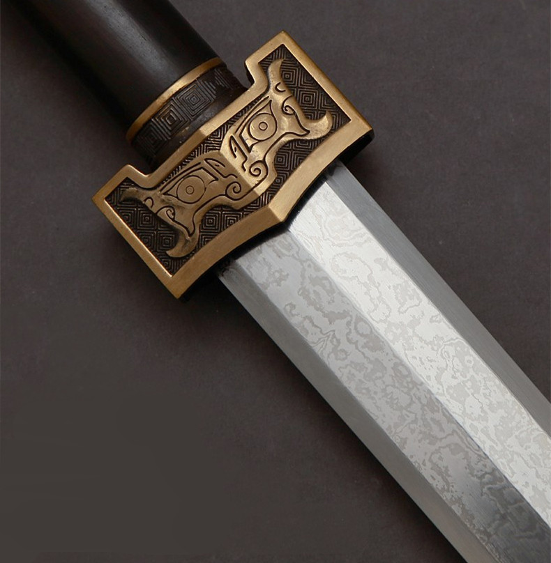 八面汉剑花纹钢长剑，如意刀剑兵器