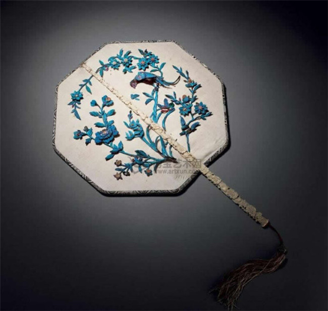 中式古典小巧精致的宫廷团扇