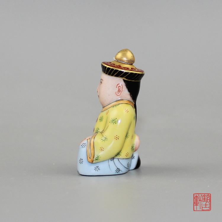 手绘满大人陶瓷鼻烟壶