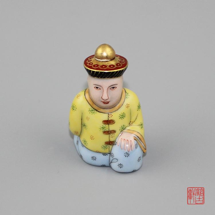 手绘满大人陶瓷鼻烟壶