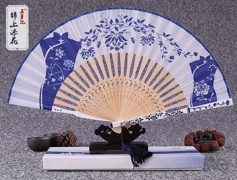 中国风青花瓷古典真丝折扇