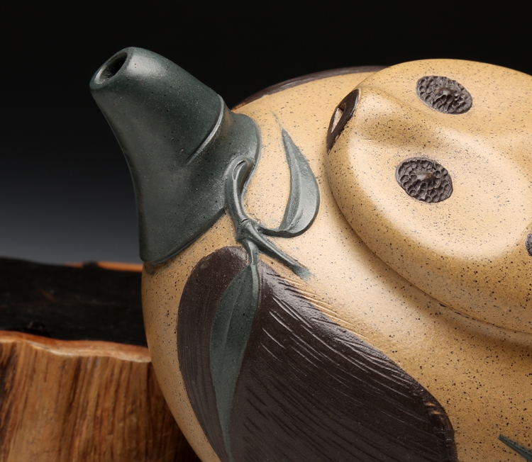 吕尧臣大师制作的可爱熊猫壶