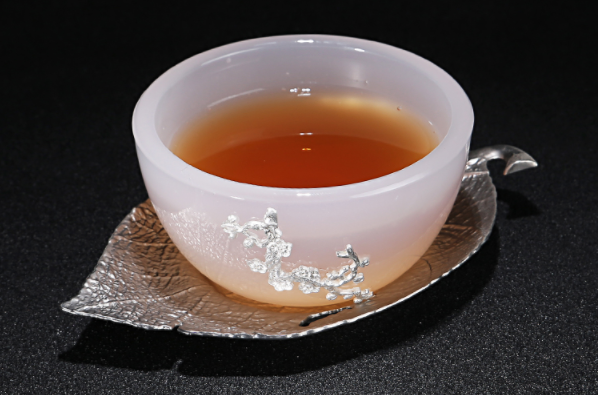 白瓷白玉茶杯，镶银功夫茶具