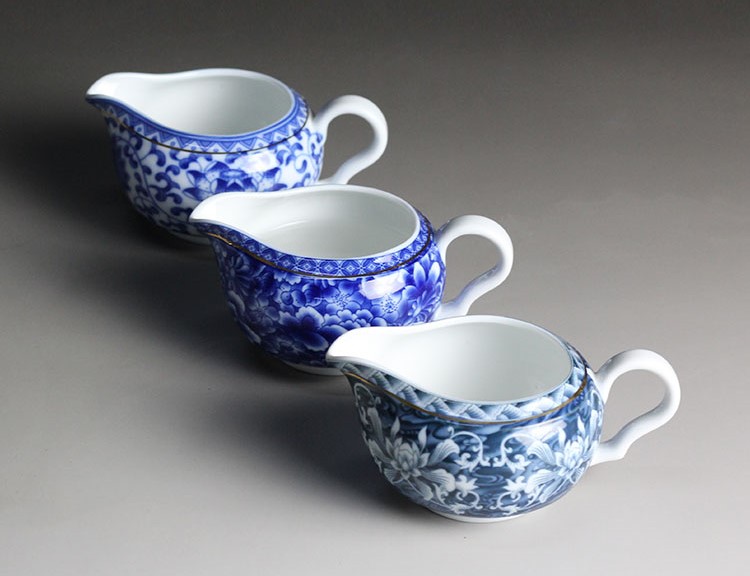 白瓷青花手绘公道杯，三款满彩图案功夫茶具