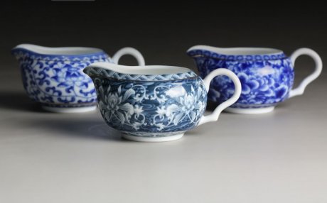 白瓷青花手绘公道杯，三款满彩图案功夫茶具