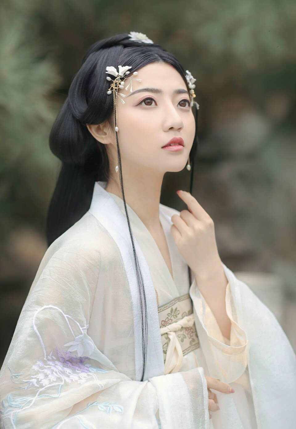 古装摄影:白衣花瓣意境人像摄影