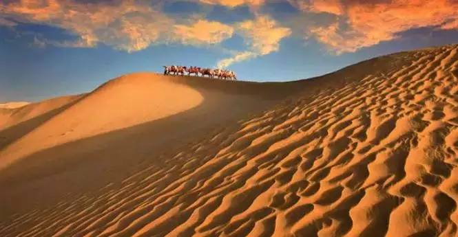 《天边的骆驼》，震撼的沙漠风景之美!