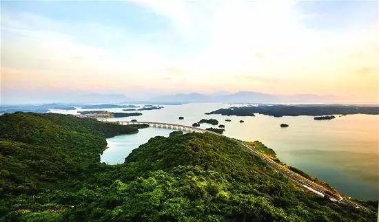 十条最适合自驾出游的中国风景公路，一路美景