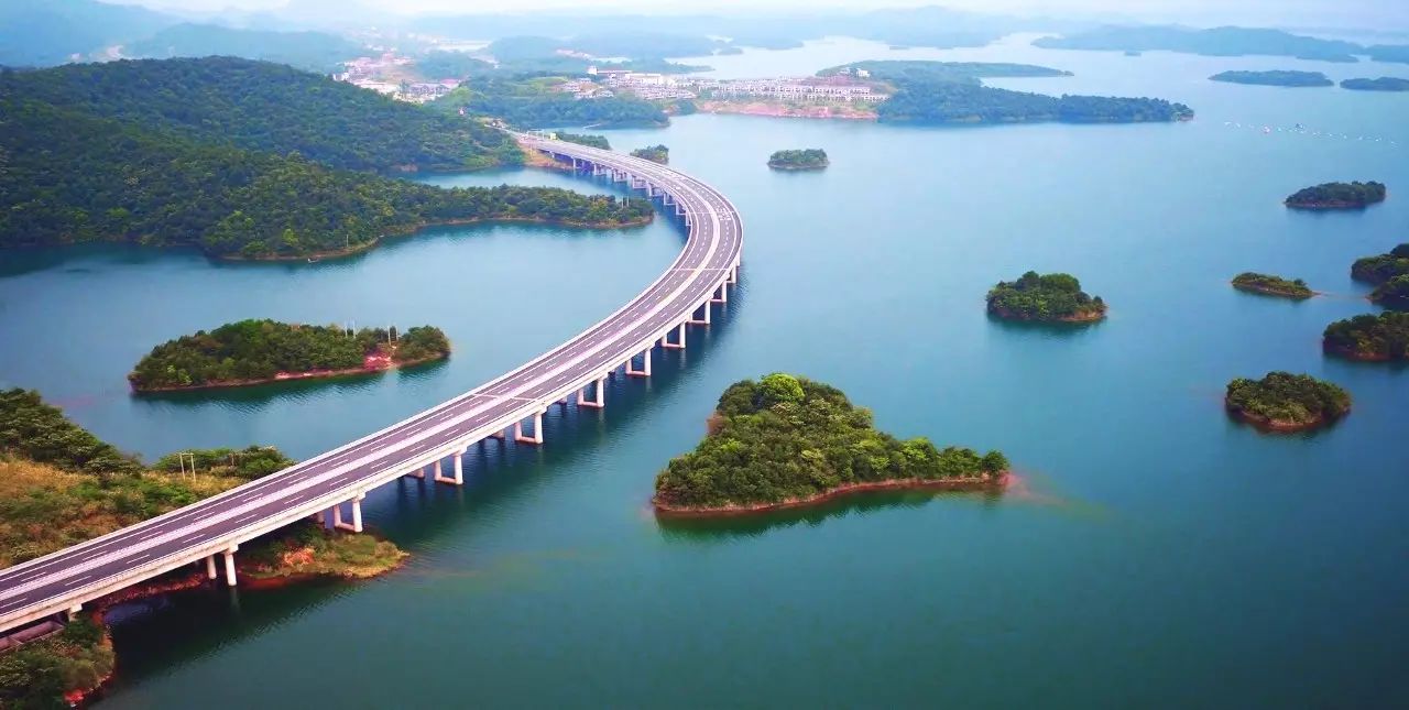 十条最适合自驾出游的中国风景公路，一路美景