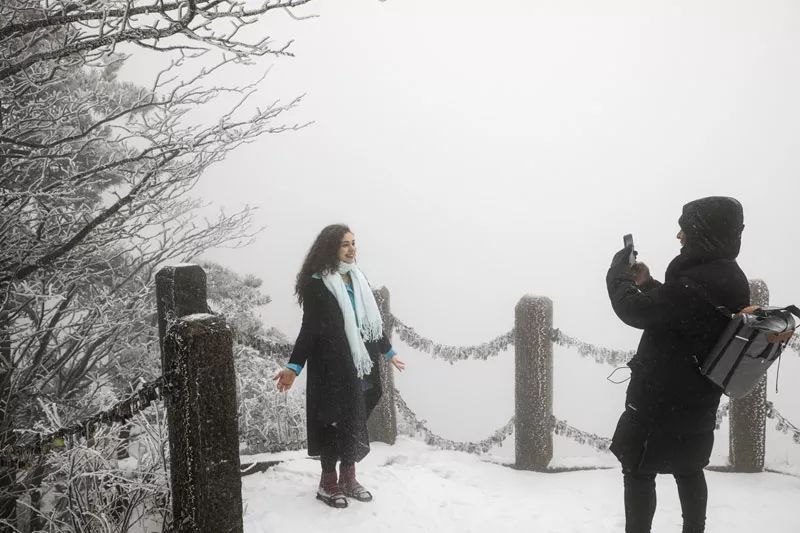 雪后黄山风景宛如人间仙境，舞一曲雪中霓裳羽