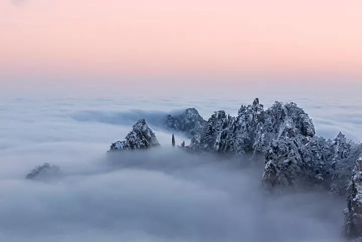 雪后黄山风景宛如人间仙境，舞一曲雪中霓裳羽