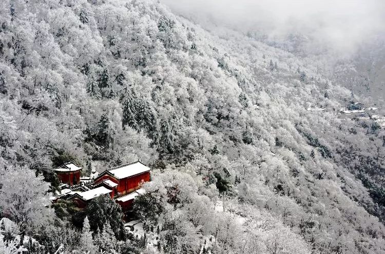 武当山雪景摄影：雪后武當是仙山