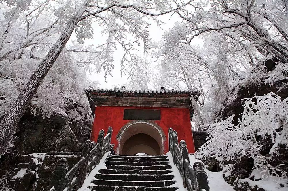 武当山雪景摄影：雪后武當是仙山