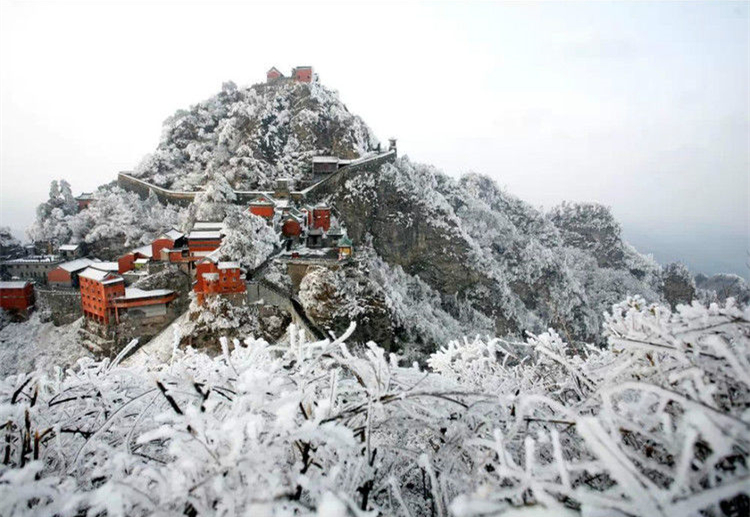 武当山千里冰封万里雪飘