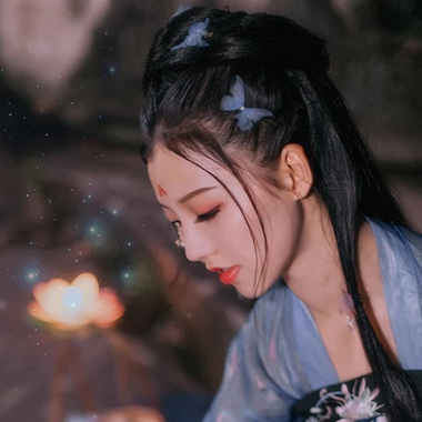 星空娇艳女生头像：唯美古风真人头像