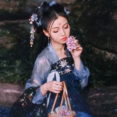 星空娇艳女生头像：唯美古风真人头像