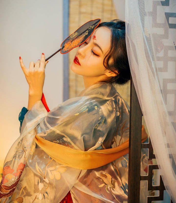 红妆带伞女生头像,唯美古风真人头像