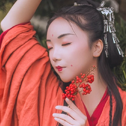 红豆相思红衣女生头像，唯美古风真人头像