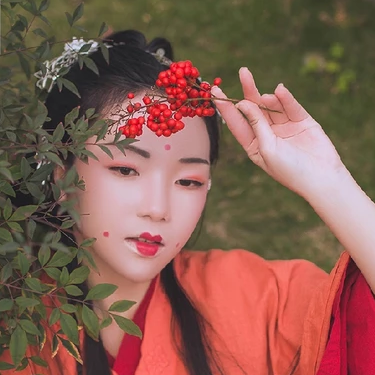 红豆相思红衣女生头像，唯美古风真人头像