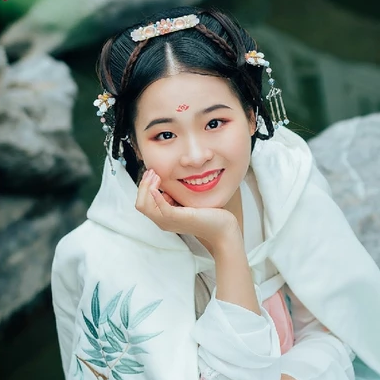 超萌可爱带团扇女生头像，唯美古风真人头像