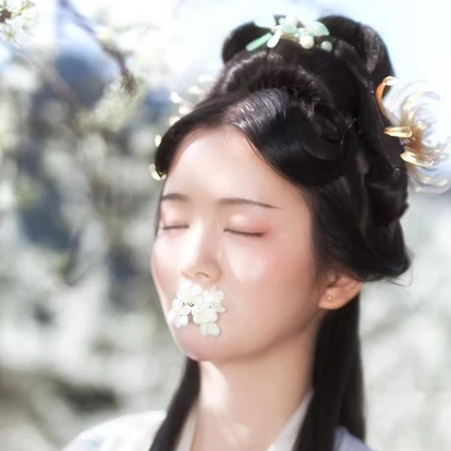 玉山清带伞女生头像，唯美古风真人头像