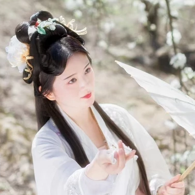 玉山清带伞女生头像，唯美古风真人头像