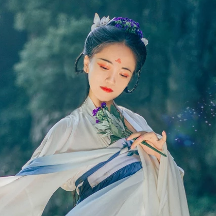 青莲芙蓉女生头像，唯美古风真人头像