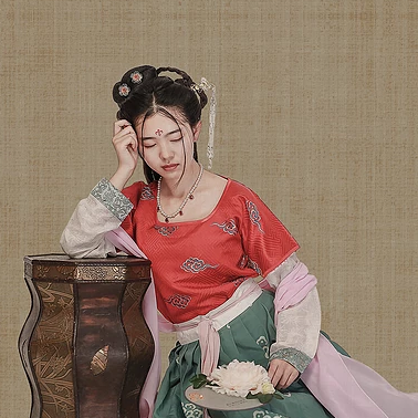 古典牡丹带伞团扇女生头像，唯美古风真人头像