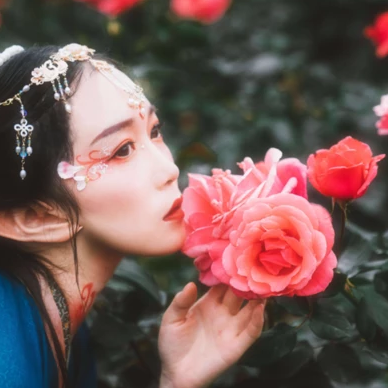 花间赏花女生头像，唯美古风真人头像