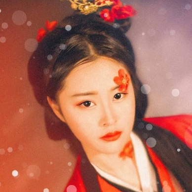 红梅拂面女生头像，唯美古风真人头像