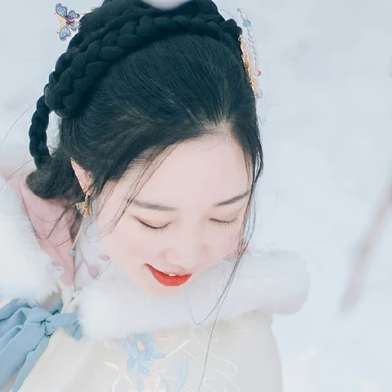 白雪纷飞女生头像，唯美古风真人头像