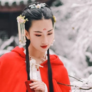 寒雪红披风女生头像，唯美古风真人头像