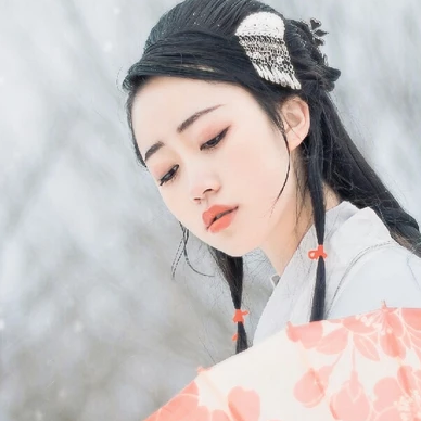 白衣素雪带伞女生头像，唯美古风真人头像