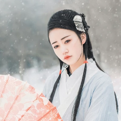 白衣素雪带伞女生头像，唯美古风真人头像