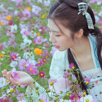 花开文艺女生头像，唯美古风真人头像