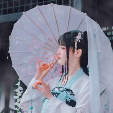 翩翩仙舞带伞女生头像,唯美古风真人头像