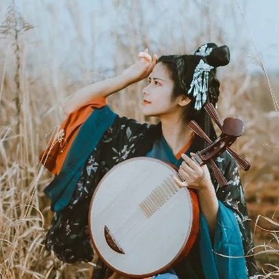 芦苇飘扬女生头像，唯美古风真人头像