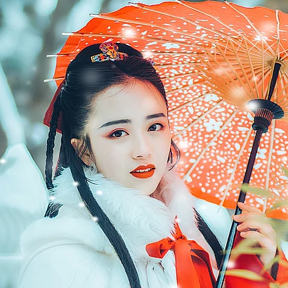 唯美古风真人头像：雪花带伞红衣女生头像