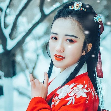 唯美古风真人头像：雪花带伞红衣女生头像