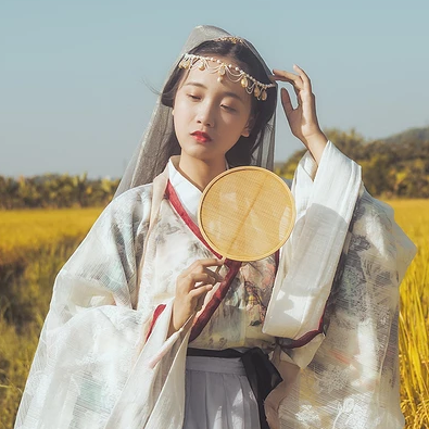 稻田飘香带伞女生头像，唯美古风真人头像