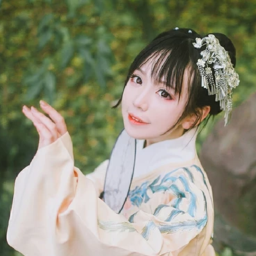清新可爱带团扇女生头像，唯美古风真人头像