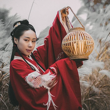 雪纷纷红衣带伞女生头像，唯美古风真人头像