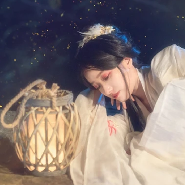 流萤白衣提灯少女头像,唯美古风真人头像