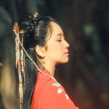 彼岸花团扇红妆红衣头像，唯美古风真人头像